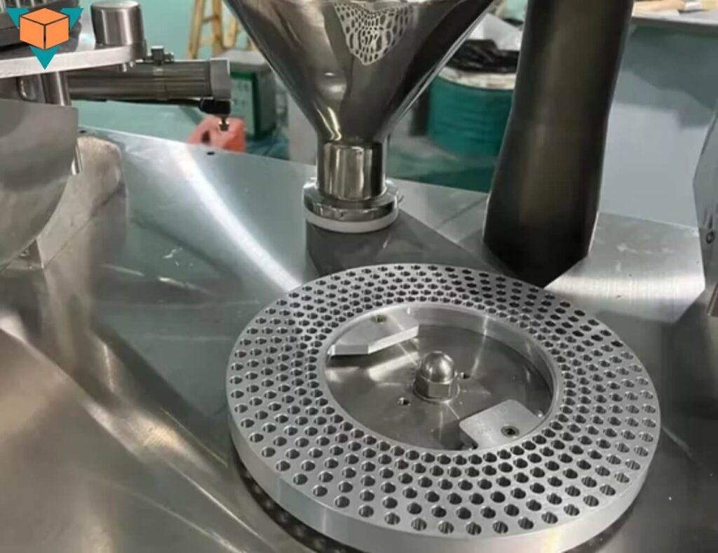 Trạm cấp liệu và mâm khuôn máy đóng viên nang, giúp cấp liệu và định vị viên nang rỗng chính xác trong quá trình chiết nạp