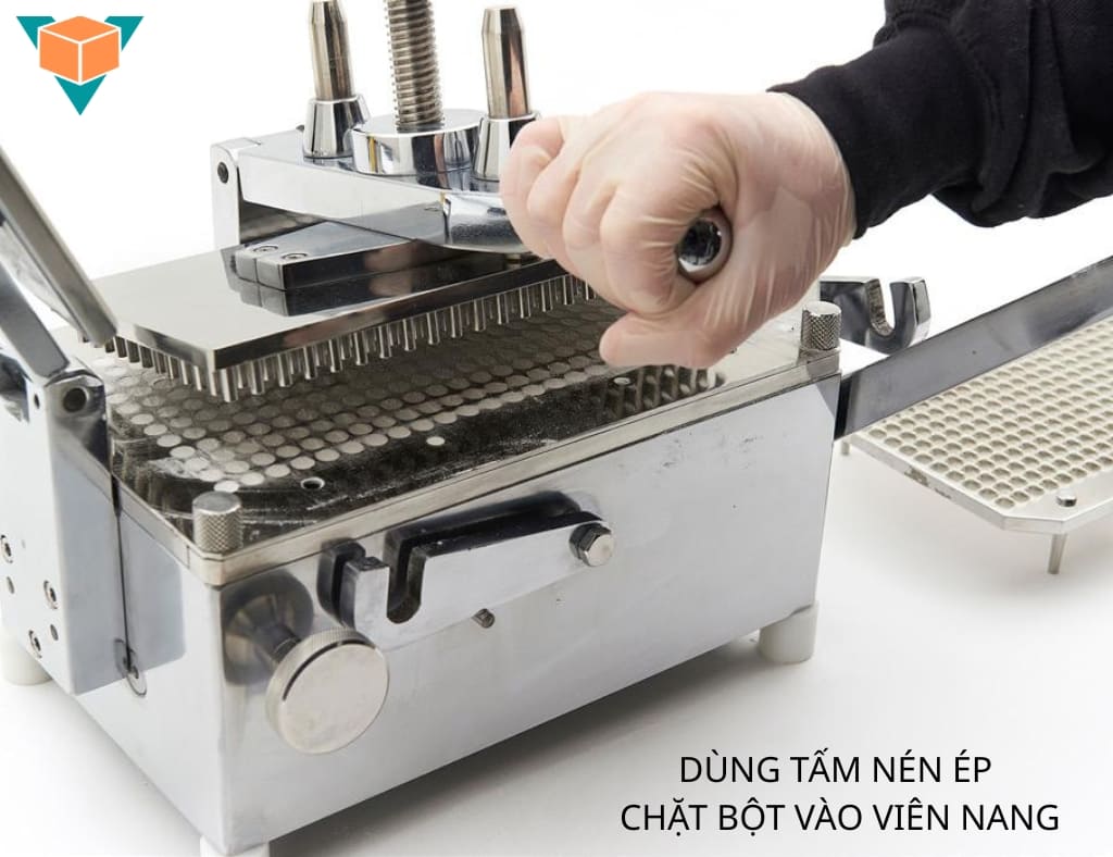 Dùng tấm nén ép bột vào viên nang của máy đóng viên nang thủ công 300 viên